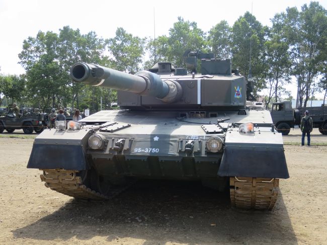 陸上自衛隊恵庭駐屯地の67周年記念式典に行ってきました。当日の行事は戦車のパレードや演習、戦車や装甲車の試乗体験、装備品の展示がありました。普段目にすることが出来ない物を間近で見ることが出来、ミリタリーファンには堪らないイベントでした。