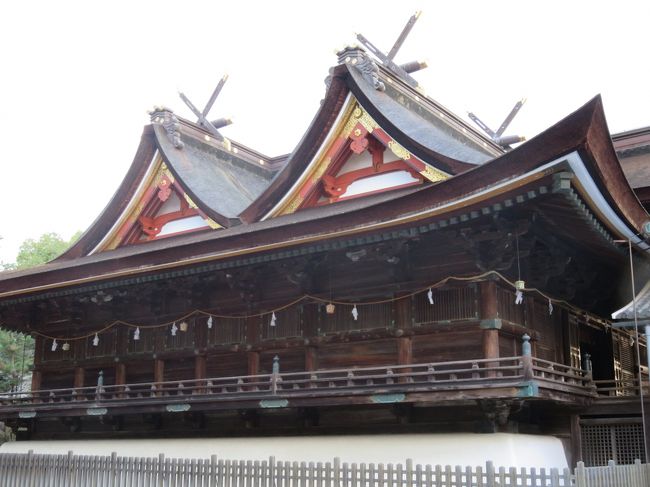先月、津山市に行ったのがきっかけで岡山熱?が燃え盛りまして、今月も岡山に行ってきました。<br /><br /><br />連休初日の11時頃に自宅を出発して、岡山駅に着いたのが15時過ぎ。大阪駅から新大阪に行くのを乗り換え間違えてしまうという初歩的ミスをやらかしましたが、新神戸で新幹線に乗り換えて当初の予定と大差ない時間に着くことが出来ました。<br /><br />岡山駅で桃太郎線に乗り換えて数駅で吉備津神社の最寄りの吉備津駅に到着です。