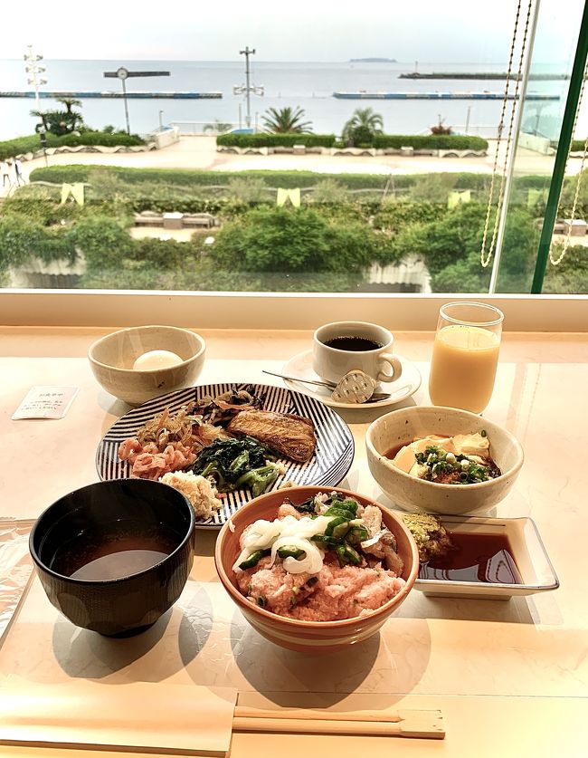 疲れが抜けない!気分転換が必要…<br />大好きな香港に日帰りしたい気持ちで香港エクスプレスをポチりそうになったけど、行くならいつも通り香港島に行きたし、一部の他の旅行記のように全く知らないフリしたりはできない… もう少し我慢することに。日本から香港へ愛と祈りを送る事にします。<br />そろそろ秋、温泉の季節。いつもなら箱根に行く所、初めての熱海に挑戦。これがめちゃくちゃアタリな週末熱海ひとりっぷとなりました。