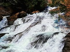 奥日光-3　竜頭の滝a　≪滝上≫-渓流瀑-伴にくだり　☆見どころ（龍雲滝）に納得し