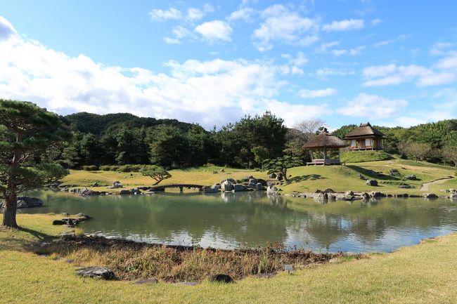 名勝楽山園へ行ってきました。<br />楽山園は、江戸時代初期に織田氏により造られた大名庭園で<br />大きくて落着く感じでした。<br />また、朝一番に入園したので人が少なくて良かったです。<br />写真を撮りまくってきました。<br />駐車場は何ヵ所かありますが、無料でした。<br />楽山園、入口前の駐車場が便利です。<br />観覧料300円かかります。<br />