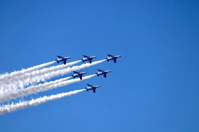 はじめての航空ショー（航空展示）を見学に、小牧と岐阜基地へ、1泊2日の旅。1日目は小牧オープンベースでブルーインパルス、ファントムなどの展示を見たあと、各務原の航空宇宙博物館にも立ち寄りました。