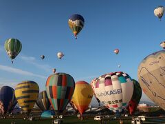 佐賀バルーンフェスタ＆グルメ旅（3）秋空を覆い尽くすバルーン◇念願の一斉離陸に大興奮