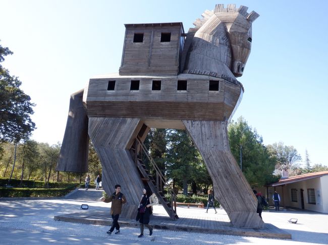 トルコに久しぶりの母娘旅で行って来ました。<br />初めてのツアー旅行で「ターキッシュエアトラベル」と言うトルコ旅行専門店を利用しました。<br />成田発8日間の周遊旅行です。<br />5泊8日でトルコのメジャーな観光地を巡るツアーで、毎日15000歩ぐらい歩くハードな旅でしたが、とても良かったです!