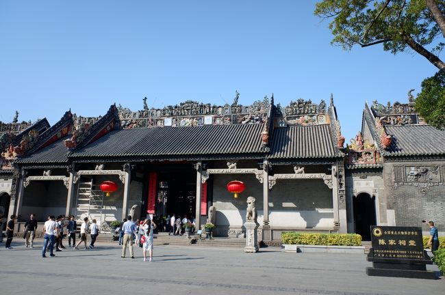 2019年11月7日~11日<br /> バングラデシュ一人旅、トランジット観光で中国広州も訪問。3年前にテロで日本人も大勢亡くなりましたが、その後殆ど危険なニュースも聞かないですし、外務省のHPみても危険度が段階下がったので(ただしダッカ周辺は下がっていません)、多分大丈夫だろうと。。。 <br /><br /> 関空発の広州経由、二泊四日、飛行機朝早くて前泊したので現地滞在は土日の実質二日間かつ三泊五日の旅でした。乾季を狙っていったはずが、あいにくの雨、しかも週間天気予報を見ると滞在中の二日間のみ雨で、その前後は晴れという。通算101ヵ国目の訪問国です。<br /><br /> いつものタイ航空とも思ったのですが、さすがに少し飽きてきたなあと思って、色々調べたら、スタアラではないですが中国南方航空で安いチケットを見つけて、そちらにしました。中国南方航空はスカイチームからワンワールドに移籍中ですが、パーセンテージは低いですが、デルタのマイレージに加算できるので、そちらに加えます。<br /><br /> 前編は広州トランジット観光です。<br /><br />★11/07 福井→京都泊<br />★11/08 京都→関空→広州→ダッカ泊<br /> 11/09 ダッカ市内観光 ダッカ泊<br /> 11/10 ダッカ市内観光→<br /> 11/11 ダッカ→広州→関空→京都→福井