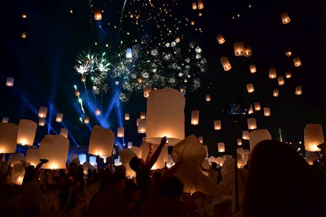 タイのチェンマイ灯籠祭り ロイ クラトン イーペン ランナー 言葉で言い表せない幻想的な世界へ チェンマイ タイ の旅行記 ブログ By 雪月花さん フォートラベル タイのチェンマイ灯籠祭り ロイ クラトン イーペン ランナー 言葉で言い表せない幻想的な世界へ チェンマイ タイ の旅行記 ブログ By 雪月花さん フォートラベル