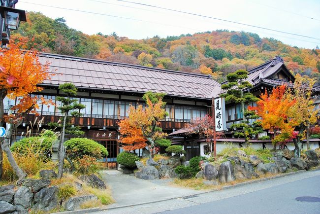 志賀高原でハイキングを終えて、志賀高原から車で山を降りる途中の紅葉を楽しみ、長野電鉄湯田中駅までやってきました。<br />湯田中駅にある駅前温泉「楓の湯」にゆっくり浸かりました。<br />その後は湯田中の温泉街をプラプラ散歩。