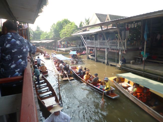 2019年11月6日～11月11日、タイのバンコクとチェンマイを巡るツアーに参加しました。初めてのタイ旅行で遺跡巡りにグルメに文化にとタイらしさを感じてきました。今回はバンコク3日目です。