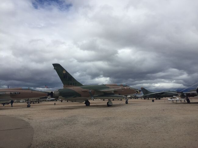 300機以上の航空機が展示される広大な世界最大級の飛行機博物館。広すぎて歩くだけでも大変。ここに行った後は他の飛行機博物館に行っても小さく見えるようになってしまいました。近くには飛行機の墓場もあり、そこも広大。2011年3月以来の2回目の訪問です。