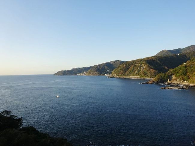 秋伊豆旅行の二泊目は、春にも訪れた赤沢温泉ホテルです。<br />絶景の日帰り温泉と、おいしい食事、行き届いたサービスで定番の宿となりました。(*^▽^*)<br />温泉は写真に撮ることができなかった為、温泉以外の旅行記です。