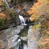 みたらい渓谷を歩く