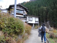 晩秋の志賀高原へ。⑦地獄谷温泉へ　その１　車で宿まで行けない山奥の秘湯。