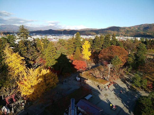 気分転換が必要だ<br />・・・<br />しかし、予算と取得できる休日は限られる・・・<br /><br />ということで、2万で交通・宿・半日ツアーをまかなってっていうプチ気晴らしをしてきました<br />会津若松は宿が少ないので取りにくい!<br />という他は、お財布にも優しかったし、いい気晴らしになりました<br /><br />交通)JR高速バス:東京⇔会津若松 7600円/往復割引適用、はいからさん・あかべぇバス1日券 600円<br />宿) フジグランドホテル 約5000円<br />半日ツアー)福島バス物語のツアー 3400円程 大内宿・塔のへつり行き、添乗員なし<br />他・ご飯等) 昼ごはん3000円、フロ屋で夕飯1200円、夕飯のサンドイッチ500円、入場券等500円<br />合計)22000円ぐらい<br /><br />福島バス物語<br />https://busmonogatari.com/course/<br />