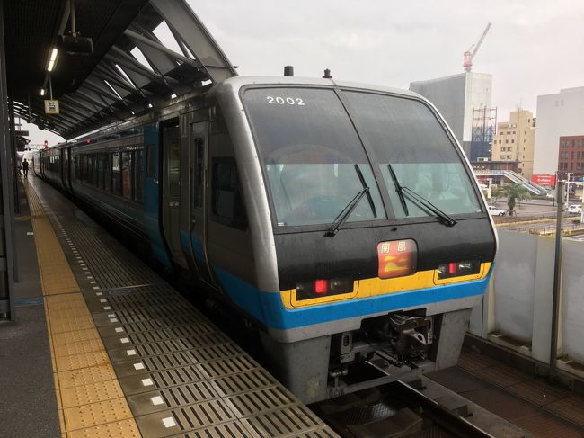 JR四国のバースディ切符グリーン車用を使って、旅をしてきました。<br />今回のメインは、城めぐりです。<br /><br />移動では、特急のグリーン車や指定席を使用して、快適な旅をしました。<br /><br />2日目は、高知県の高知城と香川県の丸亀城を周ってきました。<br />色々な特急車両に乗車することが出来ました。<br /><br />2日目のパート2です。<br /><br />2日目…新居浜→多度津→高知→丸亀→高松→宇多津→新居浜