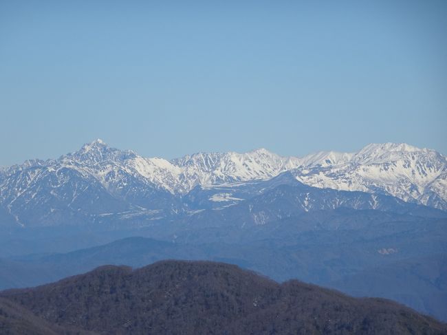 2000m以上の山に登るのは積雪で難しくなってきたので、天気が良さそうなエリアで見晴らしの良さそうな低山を探して、土曜日に富山県の金剛堂山（標高1650m）に登ることに。日帰りのつもりでしたが、日曜日の天気予報が好転したので、1泊して翌日は立山の室堂に雪景色を見に行ってきました。<br /><br />＜旅程＞<br />【1日目(11/23土)】<br />　大泉5:56→6:06電鉄富山/富山駅6:15→大学前6:30（富山地方鉄道）<br />　大学前駅6:28-6:50五百羅漢-7:02呉羽山展望台7:04-7:46白鳥城跡-8:21朝日の滝8:24-8:35安田城跡8:43-8:56婦中鵜坂駅-9:18速星駅（徒歩）<br />　速星9:48→越中八尾9:59（JR高山本線）<br />　越中八尾駅10:15→竜口谷口11:13（南砺市営バス）<br />　竜口谷口バス停11:09-12:49前金剛12:53-13:05中金剛-13:23前金剛13:26-14:39竜口谷口バス停（徒歩）<br />　竜口谷口14:47→西新町15:40（南砺市営バス）<br />　越中八尾17:17→富山17:49（JR高山本線）<br />【2日目(11/24日)】<br />　電鉄富山7:02→8:12立山8:50→8:57美女平9:04頃→室堂9:47頃（富山地方鉄道+立山ケーブルカー+立山高原バス）<br />　室堂9:54-10:24室堂山展望台10:33-10:56立山室堂山荘-11:10エンマ台11:15-11:34室堂（徒歩）<br />　室堂11:54頃→12:39頃 美女平13:00→13:07立山13:39→電鉄富山14:48（立山高原バス+立山ケーブルカー+富山地方鉄道）<br /><br />