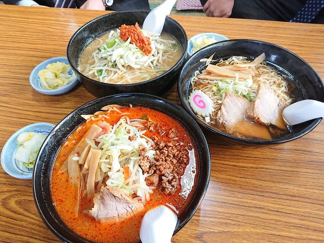 　今日は、山形県へ出張。赤湯から寒河江市へ移動中。昼食を途中の町で食べることにしました。Googleマップで、ランチを検索、口コミで４．１だったので訪問しました。国道２８７号から少し中へ入ったところにありました。「しだ食堂」と言いながらほぼラーメンしかありませんでした。名物「天秤ラーメン」を食べてきました。