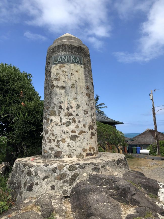 2019年8月7泊9日ハワイ旅行6日目その2。The Busで行くカイルア・ラニカイの続き。カイルアビーチとラニカイビーチの絶景を見た後は、カラパワイ・マーケットに立ち寄ったりしてからバスでワイキキに戻りました。その後チャイナタウンにあるPIG &amp; THE LADYの姉妹店として2016年10月にワードエリアにオープンしたピギースモールズで晩ご飯。フォーとバインミーがとても美味しかったです。私たちのお気に入りのお店になりました。<br /><br /><br />------------------------<br />訪れたお店などの場所はコチラ（Google Maps）<br /><br />◇Kalapawai Market<br />https://goo.gl/maps/FZKYob1oBuW1vKSL8<br /><br />◇Target Kailua<br />https://goo.gl/maps/yVfuwv3U6dxUqhgZA<br /><br />◇The Bike Shop - Kailua<br />https://goo.gl/maps/xfpwQyhJtVWoMqb76<br /><br />◇Piggy Smalls<br />https://thepigandthelady.com/piggysmalls<br />https://goo.gl/maps/hmoNDFvf6nnYcnRM7<br /><br /><br />---------------------------<br /><br />動画はこちら<br />https://youtu.be/TEUiLuMHNfo<br />