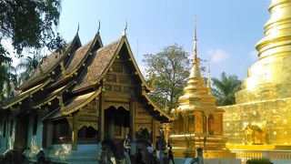 寒い時は温かい国に行こう　初めてのタイ旅行　１3　北のバラ　チェンマイ観光 の最後は寺院巡り