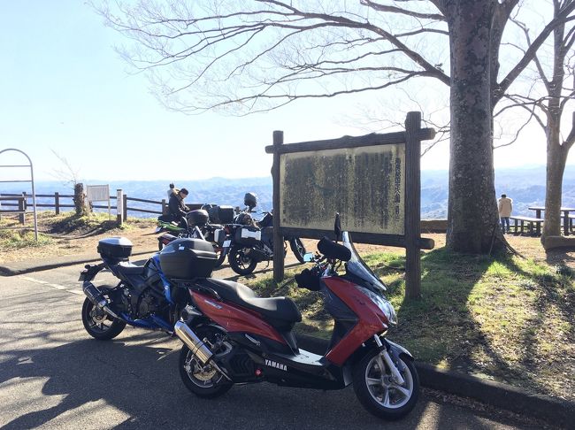 紅葉を観に元同僚と鹿野山までツーリングに行きました。