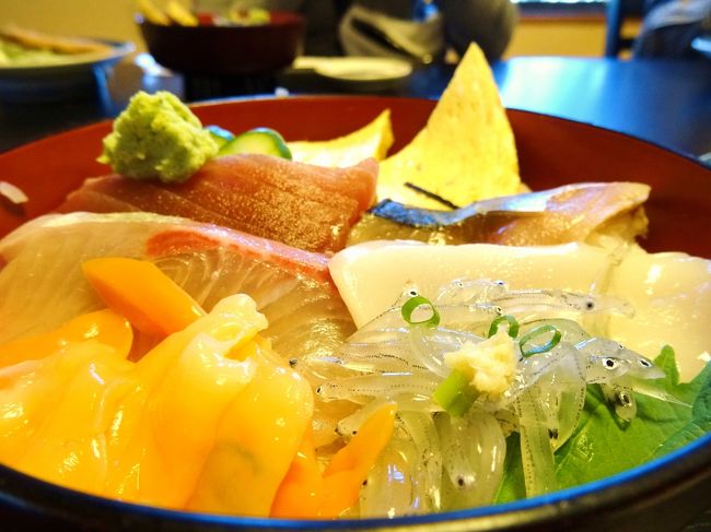 かみさんが「11月30日休みだよね?」って言うので、「休み」と返すと、<br /><br /><br />「第二海堡行かない?」と言ってきた。<br /><br /><br /><br />別に何の予定もないし、第二海堡は存在は知っていたし、日帰りだし、たまには土曜日外出してみようと行くことにした。<br /><br /><br /><br />関東は11月23日からずっと雨で、久しぶりに金曜日晴れて、その代わり寒さが急に厳しくなった中、船に乗って東京湾横断クルーズ。<br /><br /><br />その前に富津までのドライブと海の幸を…。<br /><br /><br />ただ、この出発までが大騒ぎだった。<br /><br /><br /><br />令和元年の旅行は令和元年のうちにアップしておかないと‥<br /><br />これも続きは2020年に‥