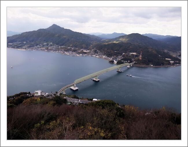 ■山口県周防大島「飯の山展望台」ロングドライブ旅は難しいので近距離旅へ<br /><br />【　手記　】<br />　足腰痛のためロングドライブ旅は難しいので往復約220ｋｍの近距離旅へ。「旅気分を感じるのは県外だな。県外で自宅（広島市）から一番近いところはどこだ。」と言うことで、山口県岩国市・周南市・柳井市・周防大島町辺りをウロチョロしてきました。<br />　でも、せっかく出かけるのだから瀬戸内海の多島美を味わえるところはないかなと思って周防大島町の「飯の山展望台」へ登ってきました。<br />　ただ、展望台は標高263.5ｍの山頂にあり、離合箇所がほとんどない異常に狭い曲路、急こう配の悪路（舗装ガタガタ、落ち葉いっぱいの暗い山道）が延々と続いていて、ホイホイと気軽に行けるような所ではありません。<br />　でも絶景スポットなのです。展望台から望む瀬戸内の景色はロケーションが素晴らしくて気持ちいいのです。<br /><br />▽呼坂・昔ながらの町並み／山口県周南市呼坂本町<br />　JR岩徳線・高水駅の西側にある呼坂地区は山陽道の宿場町として栄えた町で、今もその面影を残しています。呼坂は東西を低い丘陵に挟まれた小盆地に町場が発達し、古くは「海老坂」と呼ばれていものが「呼坂」に転訛したといいます。<br />　九州探題として太宰府に下向した今川了俊の紀行文「道ゆきふり」にも書かれているこの町は、古代山陽道における「周防駅」であったのではとの説が有力とか。<br />　岩国から徳島へと抜ける山陽道のルートは時代によって変遷していましたが、天正15年に豊臣秀吉が朝鮮出兵のために最短ルートである古道を改修して、今の呼坂～花岡間を整備し、近世山陽道が確率します。<br />　呼坂が正式な宿場町として発展するのは近世に入ってからで、そのころから定期市が立ち、「呼坂市」と呼ばれはじめます。初めは西側丘陵の場所にあり、やがて現在の場所に移転してきたそうで、かつての場所には古市の地名も残ります。<br />　中央を流れる中村川を境に西側を西町、東側を本町と言い、本町にある旧家・河内家は代々庄屋・大庄屋を勤め、巡検上使や九州諸大名が宿泊する際には本陣を務めました。<br />　旧熊毛町の中心地であり、古くからの宿場町であった呼坂。しかしJR岩徳線の駅にその名がありません。岩徳線（国鉄）が開通した昭和９年当時は、高水村と勝間村（呼坂はその前の合併で勝間村の一部に）だった為です。その後昭和31年に、高水村と勝間村及び周辺町村が合併して熊毛町が生まれました。 <br /><br />▽高森・昔ながらの町並み／山口県岩国市周東町下久原<br />　旧山陽道玖珂本郷宿の次の宿駅が現在の周東町高森です。国道は旧市街を迂回していますが、JR岩徳線の周防高森駅の入口は旧道側にしか設けられていません、かつての高森市は町の中心商店街に姿を変えました。<br />　昭和初期までは道路の中央に水路が設けられ、柳並木が連なる風情ある街並みがあったそうです。しかしこの水路が埋立られた事により往時を偲ばせる風情は失われましたが、結果的に広い道路が確保され、道の両側に並ぶ街並みが残ることになりました。<br />　高森市は山陽道の宿駅としては「半宿」の扱いでしたが、萩藩最東端の要地として重要視され整備されました。町の中央、受光寺を軸に東側に高札場、番所、中間長屋、物送り場を配し、西側に高森本陣、脇本陣、と市屋敷が並び、本陣のある東から上市、中市、下市と呼ばれました。<br />　現在街並みの中核は上市にある、旧高森本陣であった相川家邸と、廃業して一部を貸しスペースとしている旧造り酒屋の２つの屋敷の並び、道の斜向かいに軒を連ねる入母屋造りの商家が宿場町の面影をかろうじて残していました。<br /><br />▽田布施・昔ながらの町並み／山口県熊毛郡田布施町<br />　田布施町は室津半島の付け根に位置する町で、国の重要伝統的建造物群保存地区に指定された白壁商家（古市金屋地区）と甘露醤油の町として知られる柳井市の西に接します。<br />　山陰本線沿線では柳井市と光市の２つの都市に挟まれた小さな町の印象ですが、実は岸信介、佐藤栄作と２人の内閣総理大臣を輩出した町でもあります。<br />　JR田布施駅周辺に町の中心があり、古い町並みは駅前地区の東側に広がる閑静な住宅地の一角にひっそりと残されています。田布施の町は田布施川の河口からだいぶ遡った場所にありますが、中世末期まではこの近くまで内海がきていました。大潮による干満もあって”唐戸の迫門”と呼ばれていたとか。<br />　やがて天正年間から干拓による新田開発が始まり、次第に海から遠くなっていきました。田布施は柳井津や室津に通じる街道の要衝で、隣接する波野にそれぞれ市が立っていました。<br />　田布施市は町並みが３筋あり、月に２回の市立。正月4日の初市と12月26日に開かれる暮の市は特に賑わったといいます。一方波野市は町並みが２筋あり、高札場と送場があり、月に３回の市が立ちました。<br />　古い町並みが残るのは波野の方で、比較的大きな商家がまとまって残ります。虫食い状態に取り壊しと宅地開発が進み、隣の柳井に比べると町並み保存としては厳しい状況にあります。<br /><br />▽飯の山展望台／山口県大島郡周防大島町<br />　標高263.5ｍの飯の山（いいのやま）の山頂に設けられた、高さ14ｍの展望台です。ここから日本三大潮流のひとつ大畠瀬戸や大島大橋、瀬戸内海の多島美を眺望できるようになっています。<br />　平成30年10月22日未明に発生した大島大橋外国船衝突事故により橋梁がダメージを受けており、大島大橋は車両の総重量や風速等による通行規制を実施しておりました。<br /><br />▽小松・昔ながらの町並み／山口県大島郡周防大島町小松<br />　山口県の南東端、柳井市の沖合に浮かぶ周防大島は渦潮で有名な大畠瀬戸を挟んで本州に対峙する島で、山口県では最も大きく、また瀬戸内海では淡路島、小豆島に次いで3番目に大きな島です。<br />　周防国の大島であったことから「周防大島」と称されますが、正式には屋代島（やしろじま）といい、さらに地元では単に「大島」と呼ばれています。かつては大島郡大島町・久賀町・橘町・東和町の4町からなっていましたが、2004年に4町は合併して周防大島町となり今に至ります。<br />　周防小松は周防大島の旧大島町の中心部で、島内でも数少ない平地部に開けた町です。本土に最も近い事から、古くから対岸の大畠と渡船で結ぶ、大島の玄関口として発展していました。昭和51年に大島大橋が開通して周防大嶋は本土と地続きになりますが、それでもなお島の玄関口である事には変わりません。<br />　周防大島でも有数の在郷町として発展し、江戸時には毎月2度の市が立ちました。しかしその後対岸の柳井や大畠の市に押されて、年に三回のみの市立てとなりますが、それにかわって製塩業で小松は大きく発展します。塩田開発は「開作」と呼ばれ、現在も開作の地名が残ります。この製塩業は北前船も呼び寄せ、小松の塩は北陸地方へと販路を拡大していきます。<br />　小松の町並みは屋代川河口の入江に沿って弓状に街村を形成。かつての塩田だったところは埋め立てられて学校や養魚場に姿を変えていました。残されている建物はそれほど歴史的な価値があるほど古いものではありませんが、製塩業で財をなした旧家でしょうか？大きな家が目立ちました。