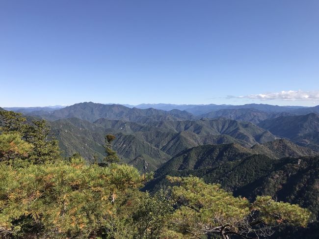 愛知県の山・紅葉の鳳来寺山：鳳来寺～湯谷温泉の東海自然歩道を歩く③（紅葉と温泉、長篠城址の紅葉）