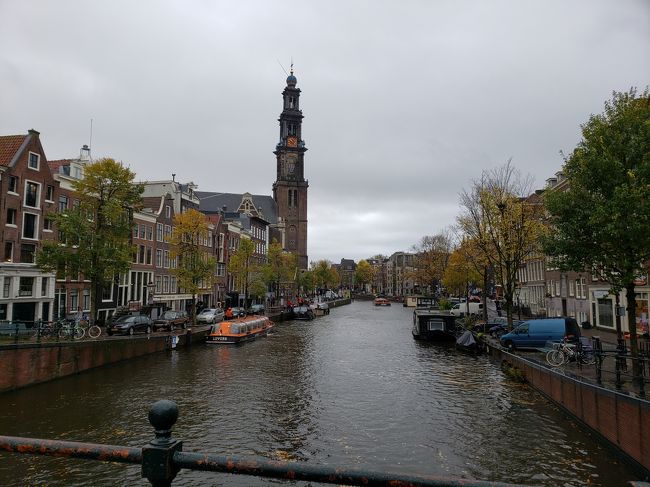 ヨーロッパ旅行8日目はオランダ、アムステルダム及び、ハールレム観光です。<br />ハールレムはオランダ人の友達の故郷で、オランダの一般的な生活も見てほしいという事で行ってきました。<br />アムステルダムから20分ほどで着くのでとても近かったですし、<br />今回購入したリージョンチケットの範囲内だったのも〇<br />昨日に引き続き、食べ歩きかなりしました!<br /><br />出発編(1)→https://4travel.jp/travelogue/11568070<br />ローマ編(2)→https://4travel.jp/travelogue/11568241<br />ローマ編(3)→https://4travel.jp/travelogue/11568367<br />フィレンツェ編(4)→https://4travel.jp/travelogue/11568650<br />パリ編(5)→https://4travel.jp/travelogue/11569070<br />パリ編(6)→https://4travel.jp/travelogue/11569456<br />アムステルダム編(7)→https://4travel.jp/travelogue/11570222