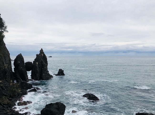 秋の九州旅行に引き続き？家族で温泉入りに城崎へ。<br />豊岡は兄が８年くらい？勤務していた場所なのですべてお任せ。<br />九州と同じく宿代も交通費もすべてお兄様持ちと、なんともありがたい旅。<br />まぁいつでも兄が出してくれるのですが、いつもは少しだけお役に立とうと私が運転するけども、今回は先月の初めに足を骨折してしまったので今回は本当に「ただのお荷物」となってしまいました(￣▽￣)<br />骨折当日も自力で破線ルートを約２時間かけて下山し三重から自力で運転して帰ってきたので高速の運転くらい大丈夫だとは思うんですが、兄の仕事柄、万が一の事故を起こすと非常に肩身の狭い思いをするそうなので素直にお任せしました(笑)<br />今月から通常勤務に戻った身でいきなり有給を使う大胆なことをしてしまったので会社には内緒(^▽^;)<br />こっそり楽しんできました♪