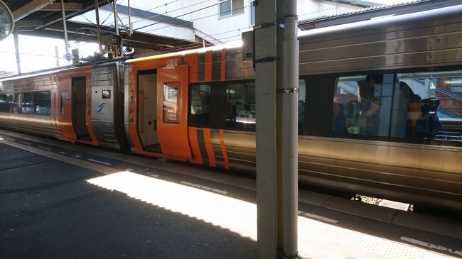 四国の観光列車に乗りました。松山から八幡浜までをおよそ２時間半かけて走ります。海岸沿いを走る絶景の車窓。その景色より感動したものがありました。