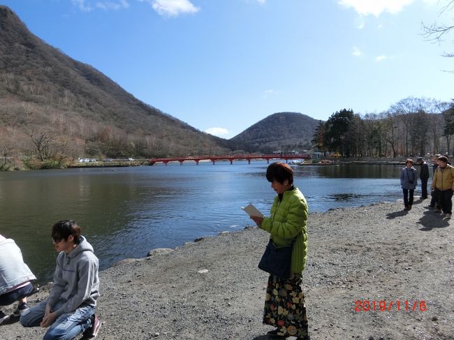 友人とドライブ(赤城山1/2) <br /><br />何年か前にモロッコツアーで知り合った人と仲良くなり、時々<br />旅行やドライブに行っており、今回は群馬県の赤城山、日帰りです。<br />熊谷と飯能で八高線の駅で合流、ピックアップしてもらいます。<br />今回は台風19 号の後遺症で寄居から先は運休なので寄居で合流。<br /><br />赤城山麓にある2つの赤城神社と覚満淵に連れて行っていただきました。<br /><br />帰りに時間があったので、主人が行きたい行きたいといって行けてないわたらせ渓谷鉄道の神戸駅で食事をして帰ることにしました。<br />