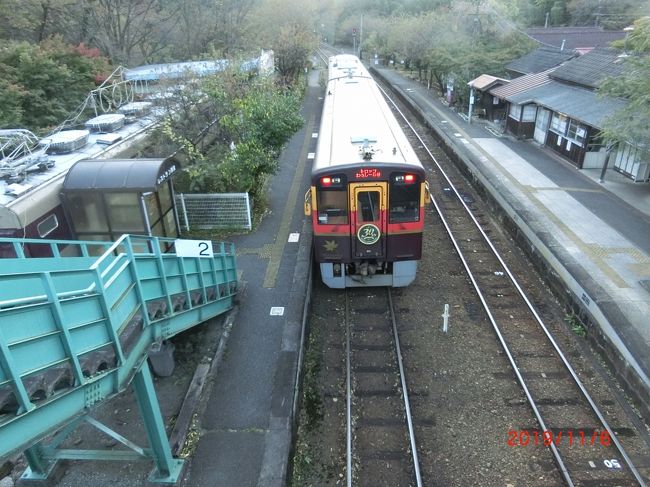 友人とドライブ(わたらせ渓谷鉄道2/2)<br /><br />八高線の寄居駅で合流して赤城山に行き、<br />帰りにわたらせ渓谷鉄道が走っている神戸駅に寄って帰りました。<br /><br />ごうど駅には、上りと下りの両方の列車が入って来て、<br />団体客が降りたり乗ったりしたので十分楽しめました。<br />それに加えて神戸駅のホームにある列車レストラン清流で食事をしました。<br /><br />帰りは寄居駅まで送ってもらって寄居駅前で食事して帰りました<br />