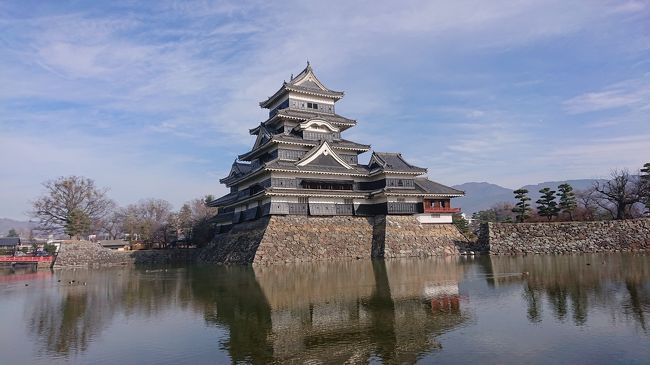 長野県を初めて訪れました。最初は松本市となりました。松本市内を観光することに決めメインの国宝松本城を始め旧開智学校や深志神社、四柱神社なども参拝しました。