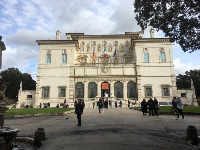 ローマ2日目は11時からボルゲーゼ美術館を予約してあります。それ以外は買い物したり、特に予定無しの中高年のんびり旅です。