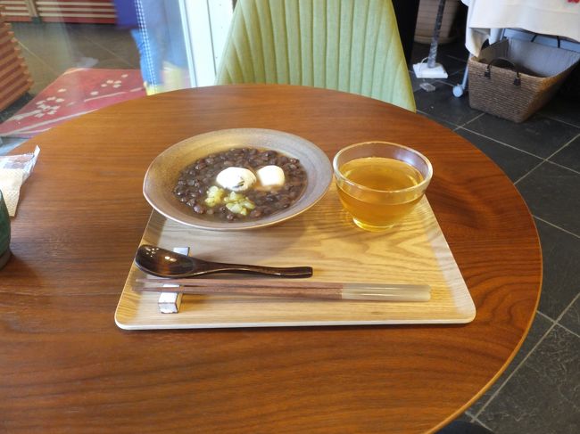 非常に肌寒い一日、和菓子の老舗「越山甘清堂」の和カフェ『Cafe甘』にお邪魔しました。<br /><br />和菓子の老舗が手掛けるカフェらしく和の感性が随所に散りばめられています。 <br /><br /><br /><br /><br />金沢へ・・・・