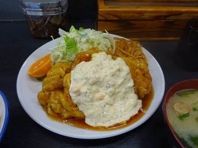 結婚してから九州へ旅行に行くのは初めてでした。<br />今回は宮崎の、シェラトン・グランデ・オーシャンリゾート に泊まって来ました。<br />宮崎は12月でも暖かく、コートを着ている人もあまり居なくて、関東との気温の違いを実感。<br />暖かくて快適に過ごせました。<br /><br />宮崎と言えば、チキン南蛮。<br />食べて来ました~!<br />初の宮崎だったので、お土産も色々買って来ました。<br /><br />ホテルには温泉もあって、様々なサービスもあり、色々と楽しめるホテルでした。