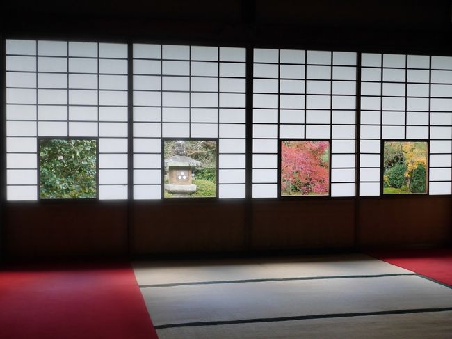 即成院を出て、戒光寺、今熊野観音寺、泉湧寺と巡り、最後の目的の雲龍院に向かいます。<br />雲龍院は、NHK[京都人の密かな愉しみ」(2015年放送)の中のオムニバスドラマ『わたしの大黒さん』に出てきます。中村ゆりと福士誠治を思い浮かべながら、走り大黒天に参拝しました。<br /><br />☆１日目　<br />　京都駅→（烏丸線）→北大路→taxi→常照寺→光悦寺→光悦茶屋（昼食）→今宮神社→大徳寺塔頭 総見院、興臨院、黄梅院→taxi→松前屋→taxi→イノダコーヒ本店→ホテル<br />夕食　京富庵（水炊き）<br /><br />☆２日目<br />ホテル→taxi→出町ふたば→出町柳駅→（叡山電鉄本線）→八瀬比叡山口駅→八瀬もみじの小径→蓮華寺→瑠璃光院→赤山禅院→鷺森神社→圓光寺→一乗寺駅→（叡山電鉄本線）→出町柳駅→taxi→大極殿本舗 六角店 ｢栖園｣→ホテル<br />夕食　京料理 貴与次郎（京会席）<br /><br />☆３日目<br />ホテル→taxi→東福寺→即成院→戒光寺→今熊野観音寺→泉湧寺→雲龍院→お好み焼吉野（遅い昼食）→京都駅