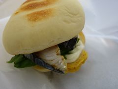 20191214-5 築地 Tsukiji Fish Burger MASAさん、ハイボールと〆鯖バーガーと