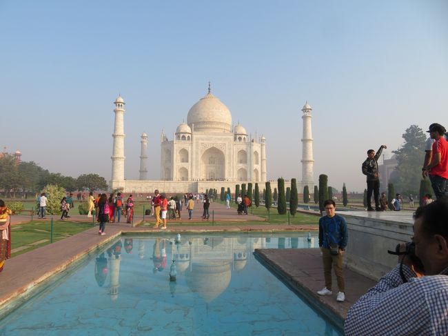 11月下旬にインドツアーに行きました。聖地ベナレスとゴールデントライアングル、西インド8つの世界遺産を巡るというもので、トラピックスの団体旅行です。初めての投稿なので、お試しでやってみます。色々とありましたが、無難なアグラを取り上げます。慣れたら加筆していきます。<br />