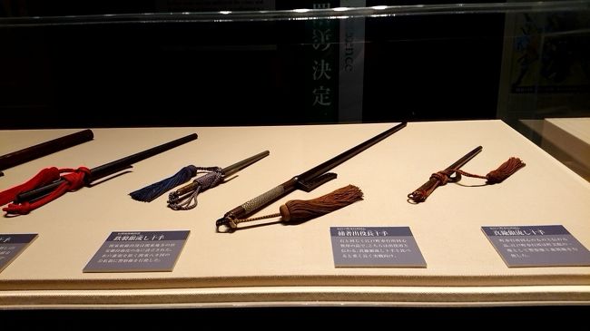 先の植村直己特別展の横が、明治大学博物館常設展です。ゆっくり見学すると1時間以上掛かります。結構マニアックで非常に面白いです。常設展は、3部門+1に分かれています。+1は、大学の成り立ちなど学校に関する展示です。3部門は、商品部門、刑事部門、考古部門です。