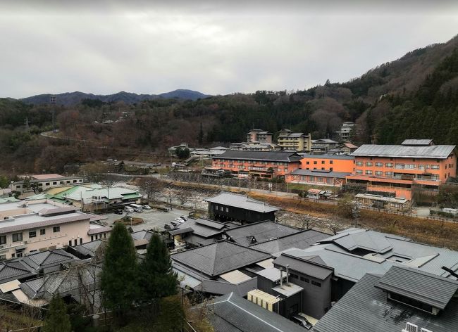 長野県のいちばん南にある昼神温泉に約10年ぶりに宿泊<br /><br />満蒙開拓平和記念館や馬籠にも寄りました<br /><br />晩秋の木曽路はしっとりとしていました<br /><br />トップ画像は泊まった温泉ホテルからの風景<br />（写る煉瓦色の建物が約10年前に使用した温泉ホテル）