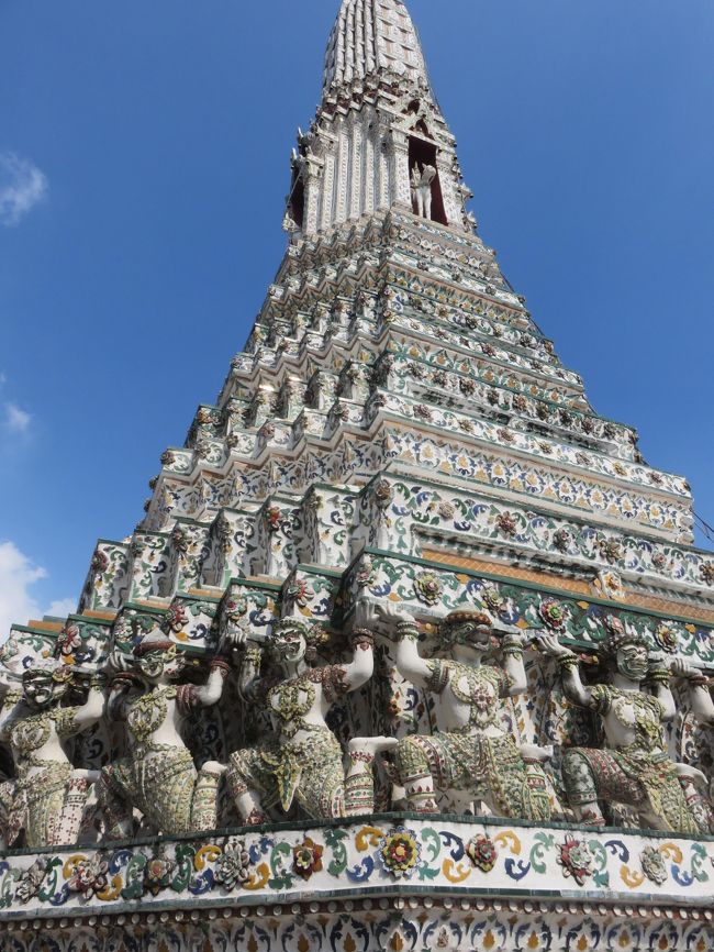 タイ旅行もアユタヤからバンコクに入って来ました。<br />バンコクでは、近郊にある”ダムヌン・サドゥアク水上マーケット”や”メークローン鉄道市場”に訪れたり、<br />定番のお寺などを観光して回りました。