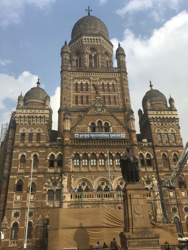 2019年にインド旅行に行った記録です。<br /><br />8日間でムンバイ+ゴールデンサークルを周る感じのツアーに行きました。<br /><br />1日ずつの旅行記でまとめる予定です。<br />1-出発~ムンバイ<br />2-ムンバイ観光→アウランガーバードに移動<br />3-アジャンタ石窟寺院<br />4-エローラ石窟寺院 デリーへ移動<br />5-ジャイプールへ移動 ジャイプール観光<br />6-アグラ観光<br />7-デリー観光<br />8-帰国