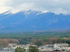 富士山/光-雲《ふじさんデッキ》で　ハーブ庭園- 富士河口湖庭園内　☆山頂は雲隠れでも