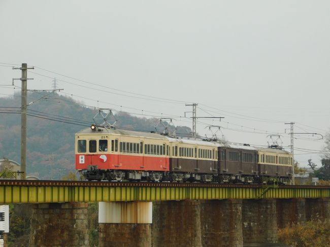 ２年ほど前から参加させていただいている某旅会ですが、今回は尾道であるとのこと。ついに県庁所在地外したか…と話題になりましたが、飛行機を使わない私にとっては別に問題ではなく（笑）、参加されたみなさま方も多種多様の超絶変態ルートで集合されていました。尾道のあの雰囲気好きなんですよね…<br /><br />１８きっぷで行く以外の選択肢はないものとして、特に派手なルートが取れるわけでもないので、呉線経由としてラストラン２日前の「瀬戸内マリンビュー」にちょい乗り、２日目は琴電の旧型４連運用を見て、贅沢に新幹線ワープとしました。今年四国行き過ぎてないだろうか？<br /><br />きっぷ：青春１８きっぷ＋バリ得こだま<br />旅程概要<br />12.21：川尻～吉塚～広島～安浦～安芸川尻～尾道<br />12.22：尾道～栗林～高松～琴平～榎井～岡田～琴平～広島～博多～川尻