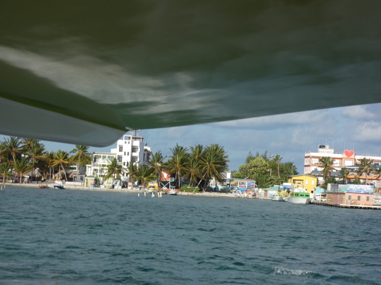 ベリーズ キーカーカーから(From Caye Caulker, Belize)