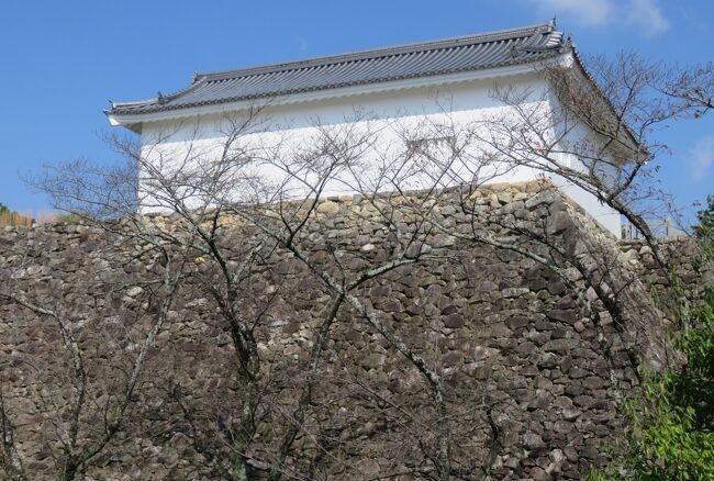 2019秋、亀山城と桑名城(1/8)：亀山城(1)：JRで亀山駅へ、歩いて亀山城へ、本丸多聞櫓