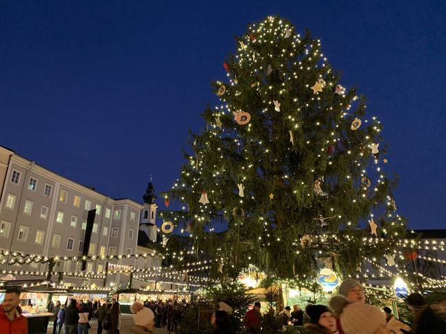 エアーとホテルだけを予約した個人旅行（ダンナと二人旅）の第二弾。<br />今回はミュンヘン＆ザルツブルクに行ってきました。５泊のうち3夜はオーケストラのコンサート、オペラ、バレエを鑑賞（お約束！）。<br />でも、今回の1番の目的はクリスマスマーケット。日暮れから夜にかけて、クリスマスマーケットの雰囲気を思う存分楽しみました。もちろん日中は定番のノイシュバンシュタイン城やニンフェンブルク城などにも出かけました。１泊はザルツブルクに宿泊し、モーツァルトハウスも見学しました。<br />その1では、旅の前半をご紹介します☆
