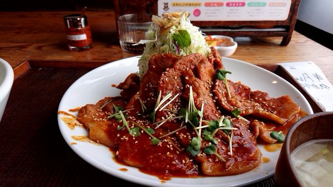 松本へ出張で来てます、昼食を食べに近くのお店を探索。。。。お店のネーミングで決めました。「豚さん食堂」へ行きました。名前から生姜焼きが有名なお店のようです。入ってびっくり、豚料理の専門店、唐揚げ、とんかつ、生姜焼き、いろいろな種類とボリュームには驚きです。一度行ってみてください。