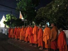 ルアンパバーン2019－２＜托鉢体験・朝市・竹橋・寺院＞