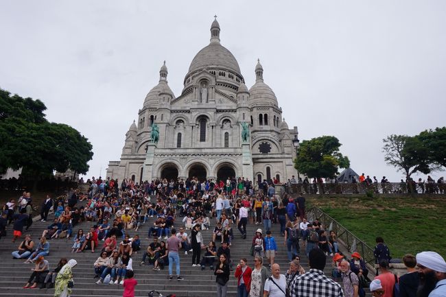 2019夏旅は憧れのパリ＆ニース旅行に行ってきました。<br /><br />2日目は街歩き。<br />時間を有効活用して、パリをできる限り堪能してニースへ向かいます。<br /><br /><br />＜午後＞<br />ジュテームの壁→サクレ・クール寺院→オペラ座<br /><br />今回は午後の記事です。<br /><br />オペラ座の入場券は日本から時間指定で予約しました。<br />途中、地下鉄M4が止まっているというアクシデントがありましたが、早歩きで乗り切りました！♪<br />